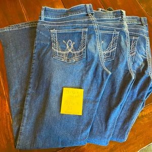 Two pairs of 15-16 x 34” Wranglers, one pair 15–16x32” Wranglers